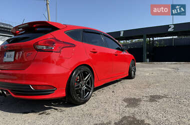 Хэтчбек Ford Focus 2016 в 