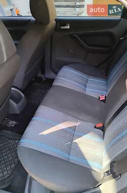 Хэтчбек Ford Focus 2006 в 