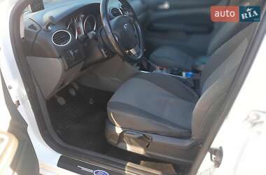 Хэтчбек Ford Focus 2011 в 