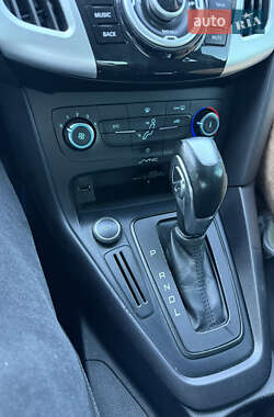 Седан Ford Focus 2015 в 