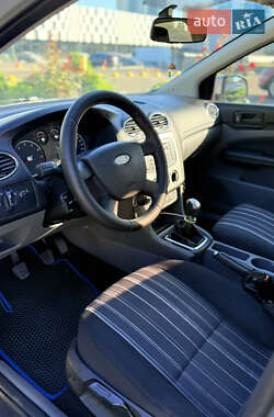 Хетчбек Ford Focus 2011 в 