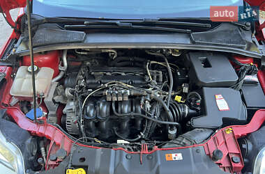 Хэтчбек Ford Focus 2012 в 