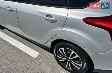 Хэтчбек Ford Focus 2011 в 
