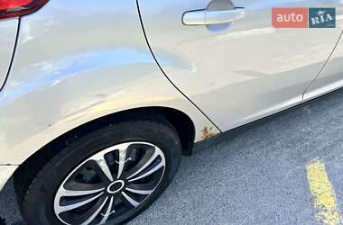 Хэтчбек Ford Focus 2011 в 
