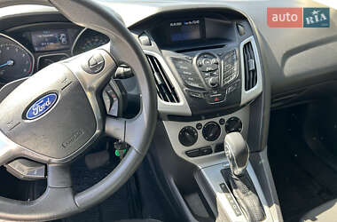 Хэтчбек Ford Focus 2011 в 