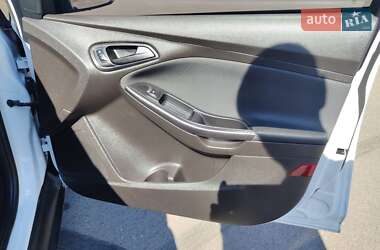 Седан Ford Focus 2016 в 
