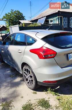 Хэтчбек Ford Focus 2015 в 