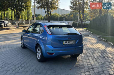 Хэтчбек Ford Focus 2010 в 