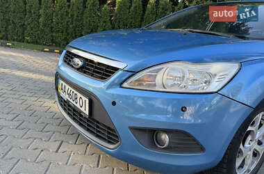 Хэтчбек Ford Focus 2010 в 