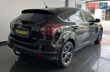 Хэтчбек Ford Focus 2012 в 