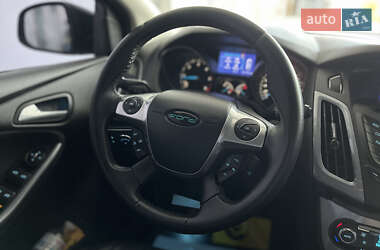 Хэтчбек Ford Focus 2012 в 