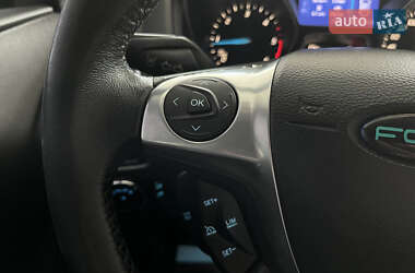 Хэтчбек Ford Focus 2012 в 