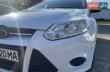 Хэтчбек Ford Focus 2012 в 
