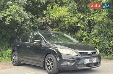 Хэтчбек Ford Focus 2011 в 