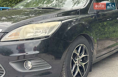 Хэтчбек Ford Focus 2011 в 