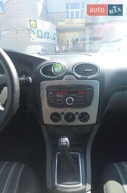Хэтчбек Ford Focus 2011 в 