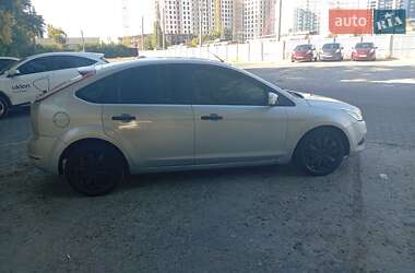 Хэтчбек Ford Focus 2011 в 