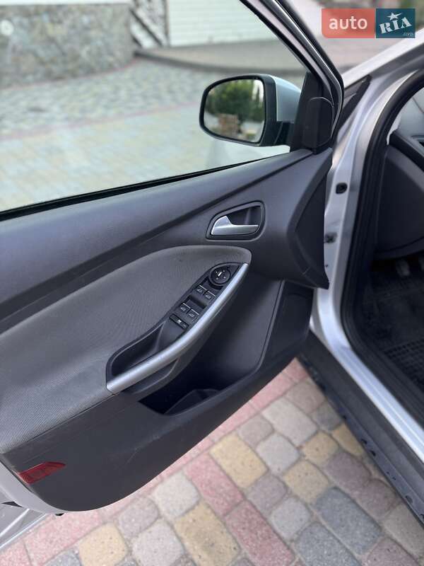Хетчбек Ford Focus 2011 в Дубовому
