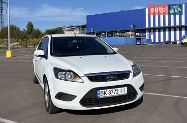 Хэтчбек Ford Focus 2010 в 