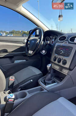 Хэтчбек Ford Focus 2010 в 