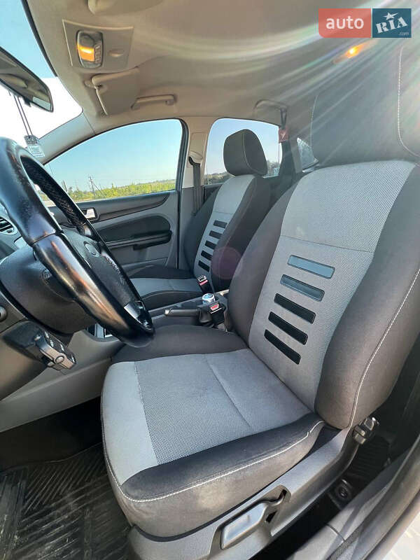 Хэтчбек Ford Focus 2010 в Ровно