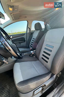 Хэтчбек Ford Focus 2010 в 