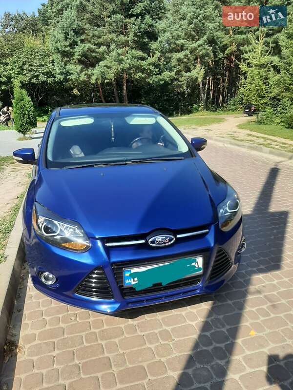 Хетчбек Ford Focus 2013 в 