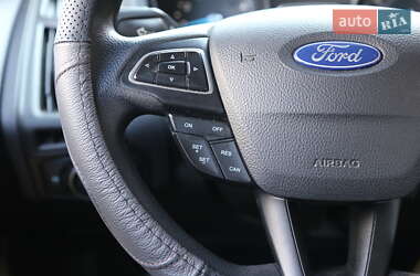 Седан Ford Focus 2016 в 