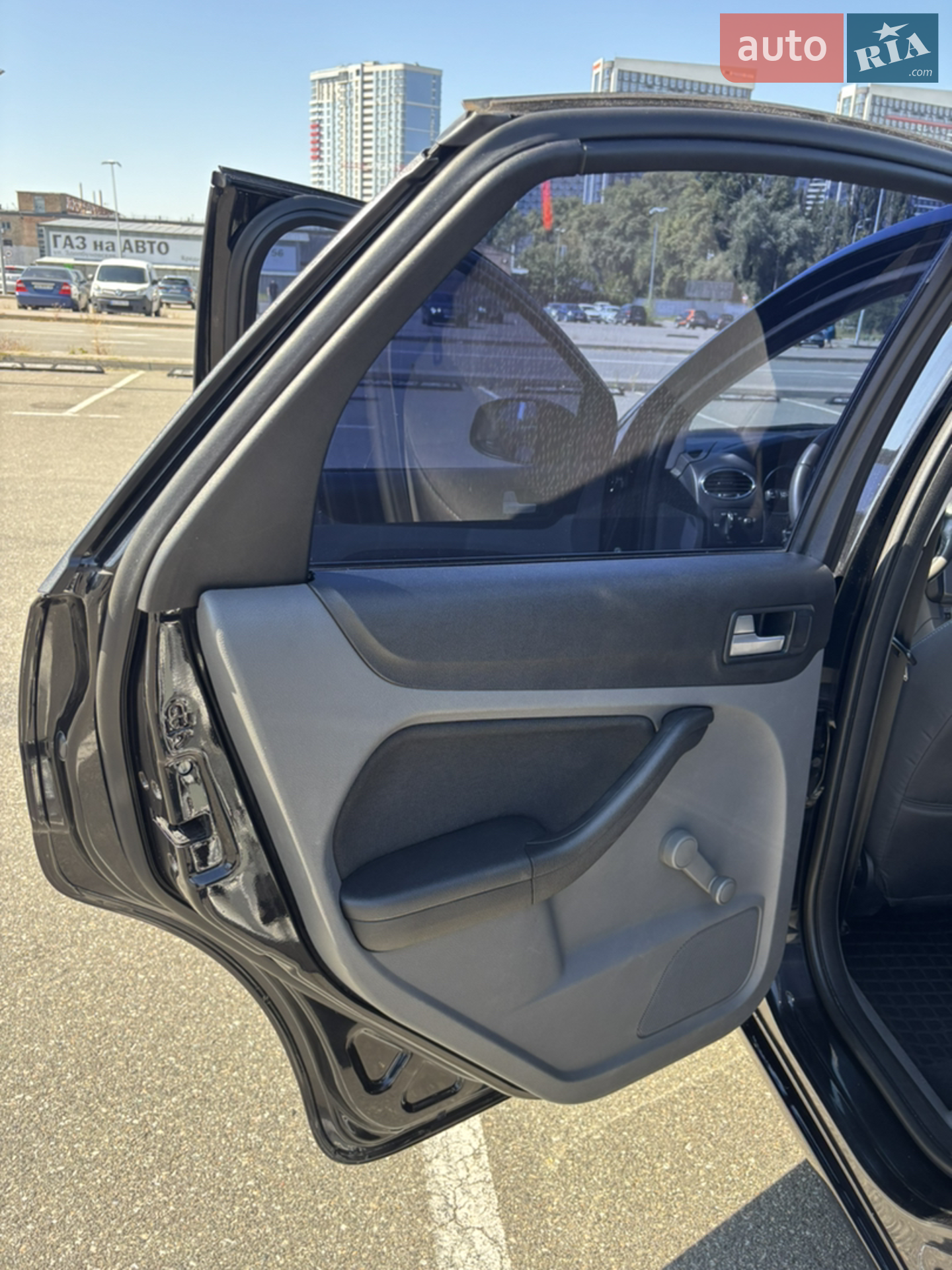 2010 Ford Focus - мініатюра 12