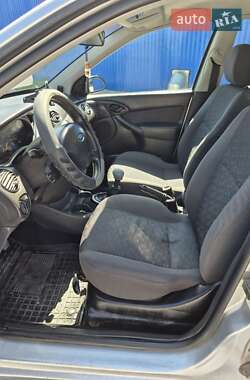 Хэтчбек Ford Focus 2002 в 