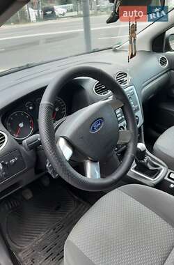 Хэтчбек Ford Focus 2006 в 