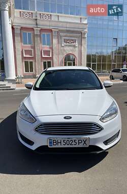 Седан Ford Focus 2015 в 