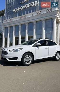 Седан Ford Focus 2015 в 