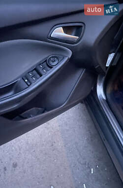 Седан Ford Focus 2013 в 