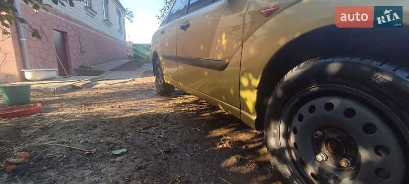 Седан Ford Focus 2000 в Хмельнике