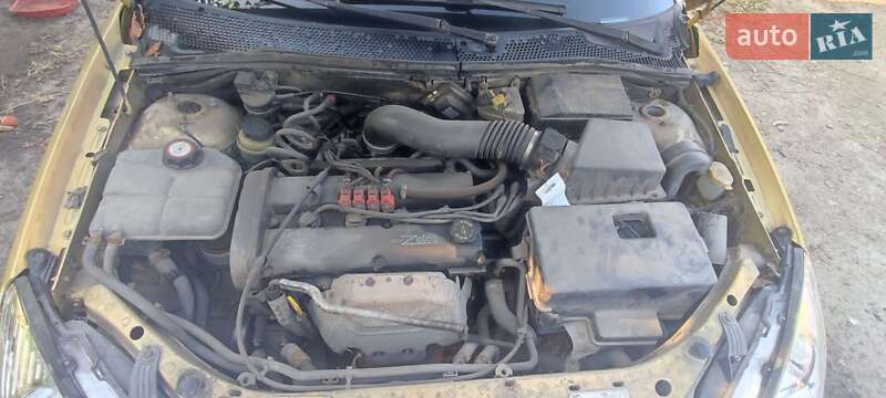 Седан Ford Focus 2000 в Хмельнике