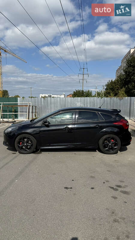 Хэтчбек Ford Focus 2013 в Киеве