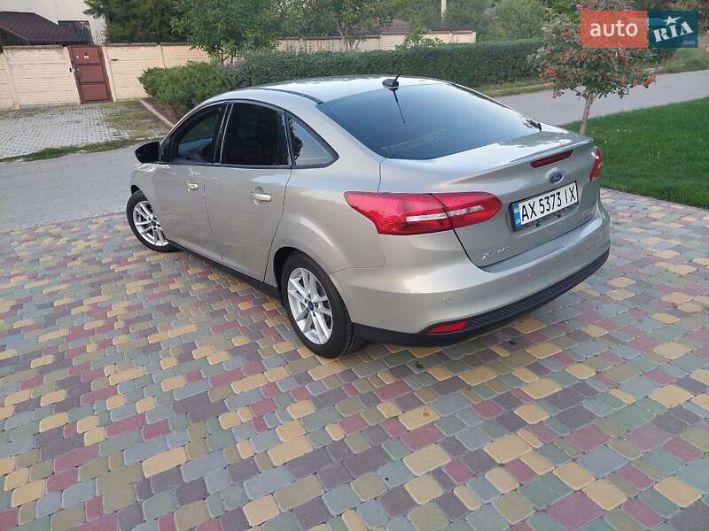 Седан Ford Focus 2015 в 