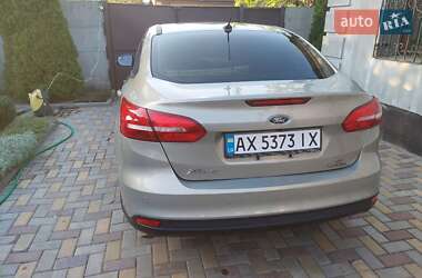 Седан Ford Focus 2015 в 