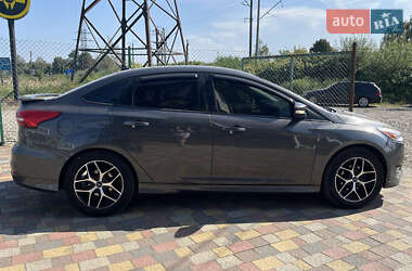 Седан Ford Focus 2015 в 