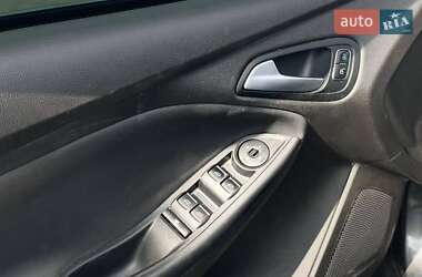 Седан Ford Focus 2015 в 