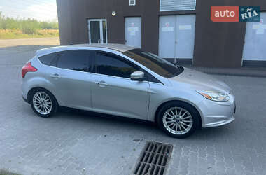 Хэтчбек Ford Focus 2011 в 
