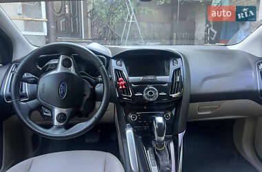 Хэтчбек Ford Focus 2011 в 