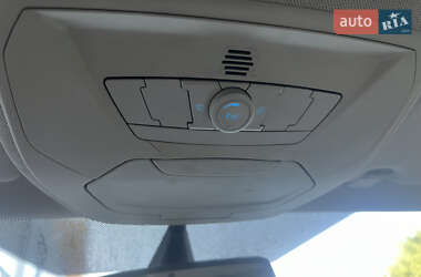 Хэтчбек Ford Focus 2011 в 