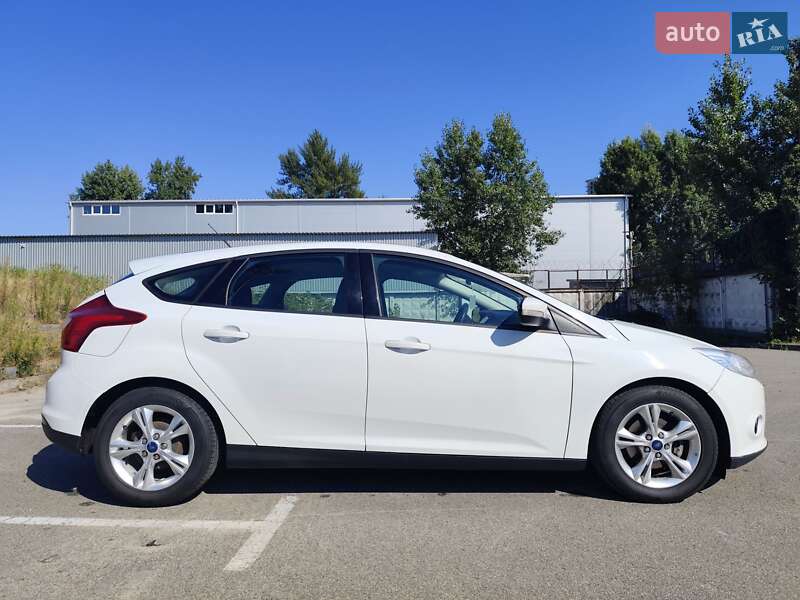 Хэтчбек Ford Focus 2014 в Киеве