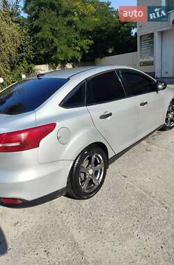 Седан Ford Focus 2015 в 