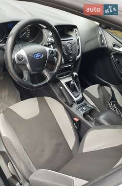 Хэтчбек Ford Focus 2013 в 