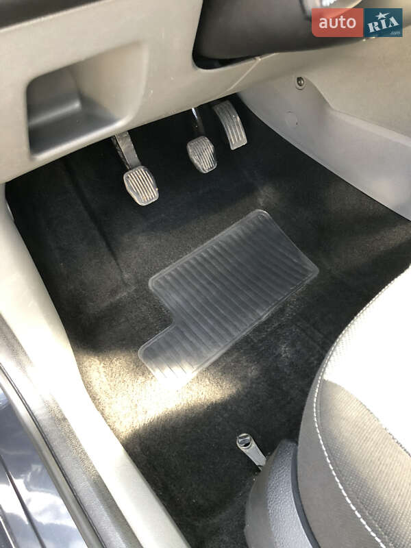 Хэтчбек Ford Focus 2010 в Полтаве фото 19 Хэтчбек Ford Focus 2010 в Полтаве