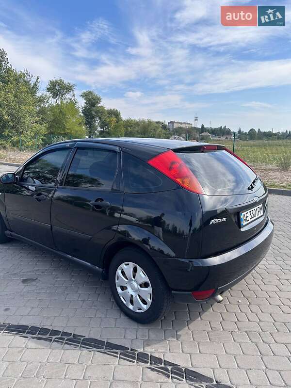 Хэтчбек Ford Focus 2000 в Новомосковске
