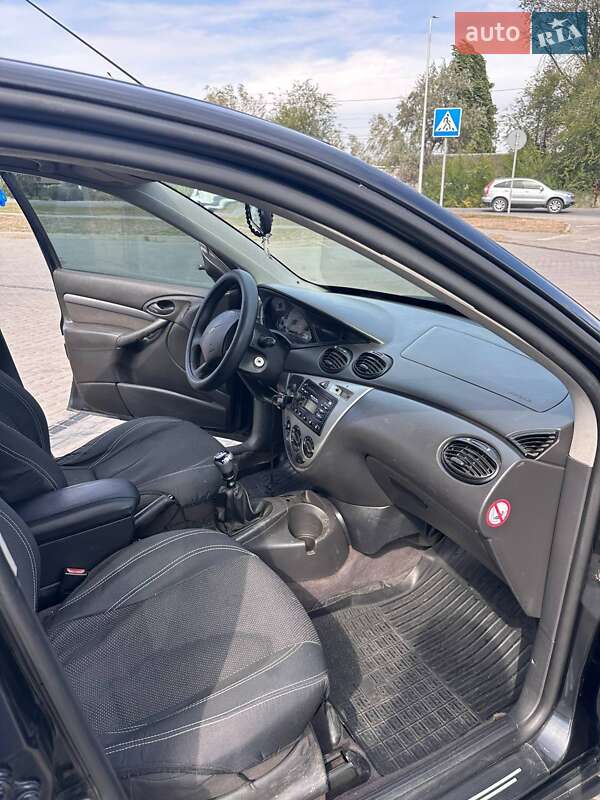 Хэтчбек Ford Focus 2000 в Новомосковске